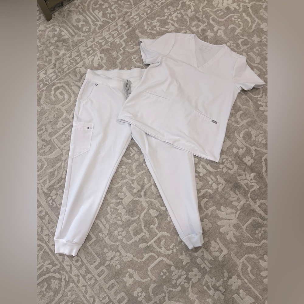 Figs Scrubs! Sparkling White. Never Worn! XL Top and XXL Bottom.